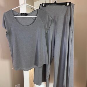 Sympli. Two piece set.  Great used condition. Fits small medium